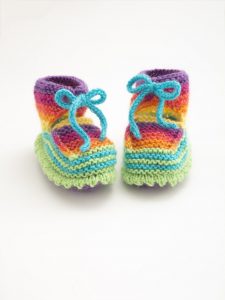 rainbow-booties-free-knitting-pattern
