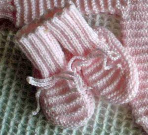 Free Garter Stitch Welts Baby Booties Knitting Pattern