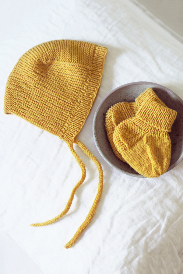 Free Baby Hat and Booties Set Knitting Pattern