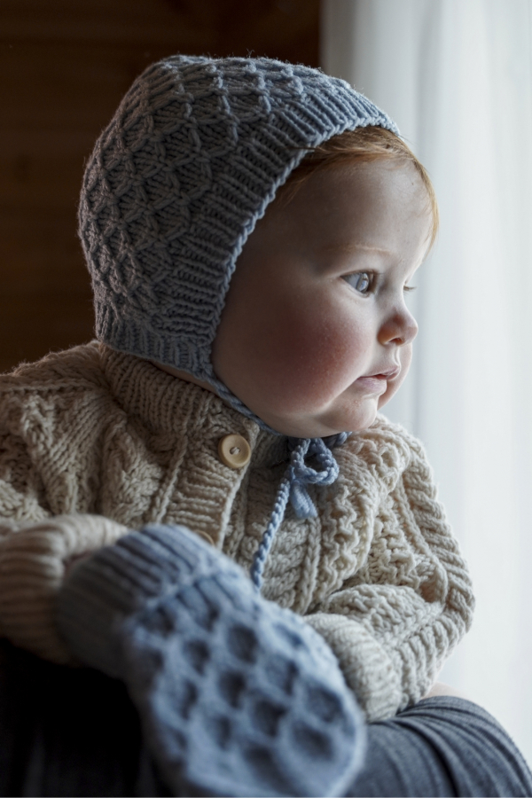 Free-Knit-Pattern-for-Sintti-baby-bonnet